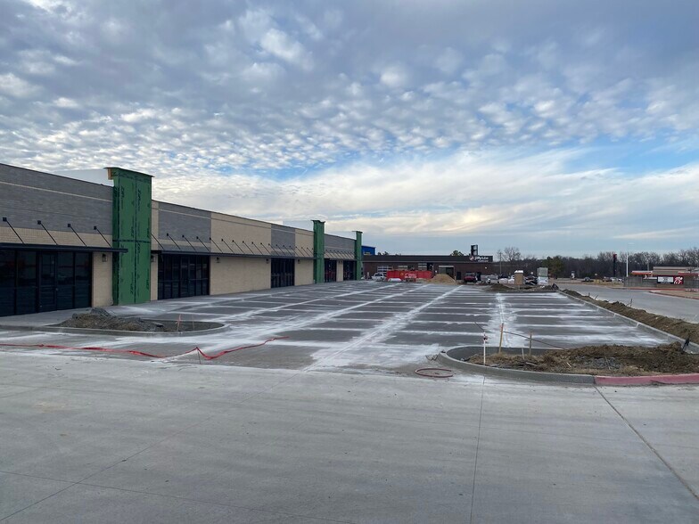 More Photos Of 12190 S Waco Ave, Glenpool General Retail For Lease
