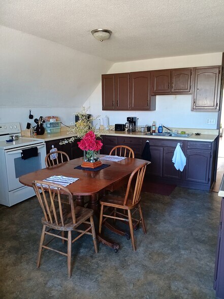 More Photos Of 1826 1st St W, Independence Restaurant For Sale