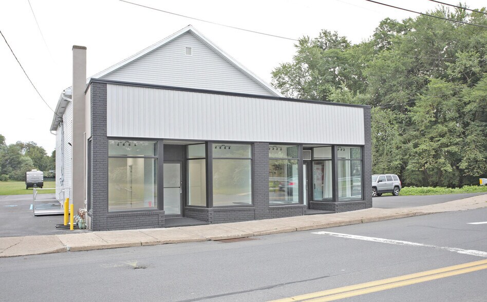 Primary Photo Of 131 W 8th St, Wyoming Office For Lease