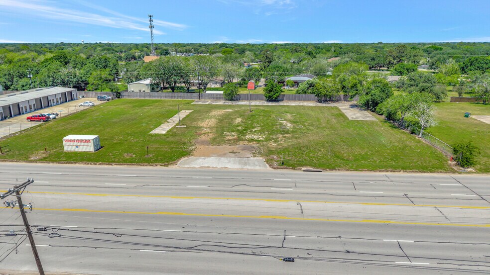 More Photos Of 9505 N Navarro St, Victoria Land For Sale