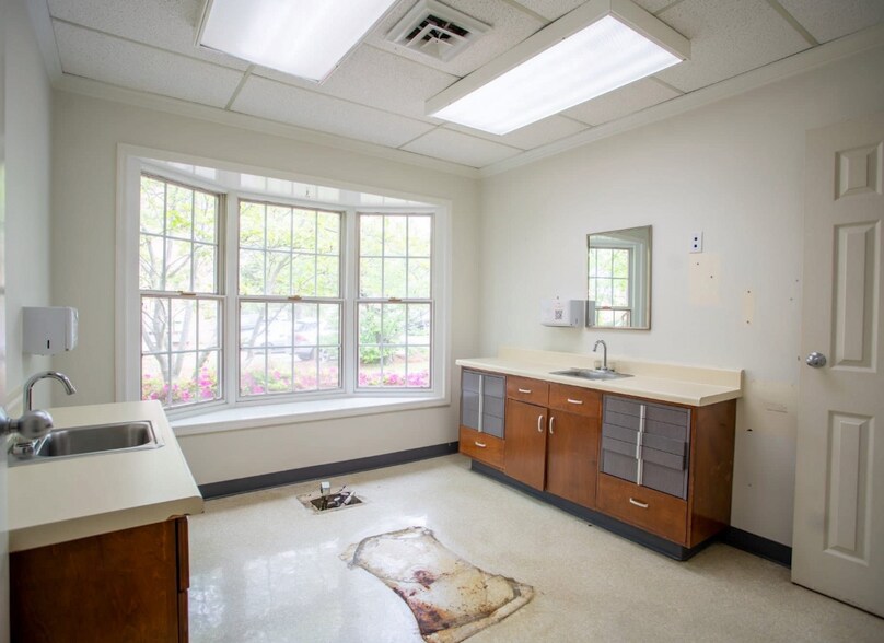 More Photos Of 1127 Leighton Ave, Anniston Medical For Sale