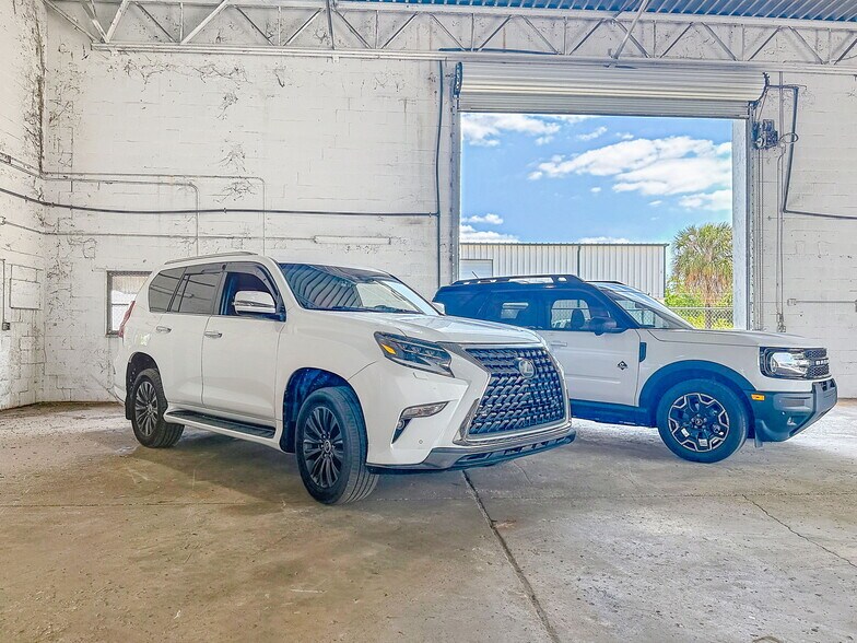 More Photos Of 5524 Independence Ct, Punta Gorda Warehouse For Sale