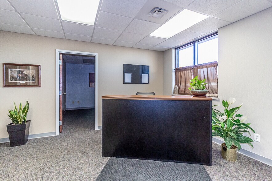 More Photos Of 1620 N Shawano St, New London Medical For Lease