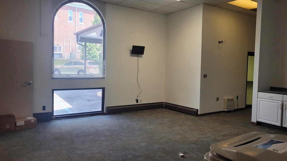 More Photos Of 1 N Robinson Ave, Pen Argyl Bank For Sale