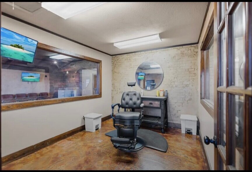 More Photos Of 1624 N Northwest Loop 323, Tyler Freestanding For Sale
