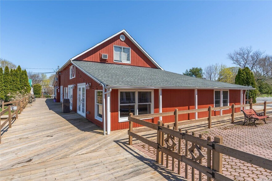 More Photos Of 3225 Sound Ave, Riverhead Storefront Retail Office For Sale
