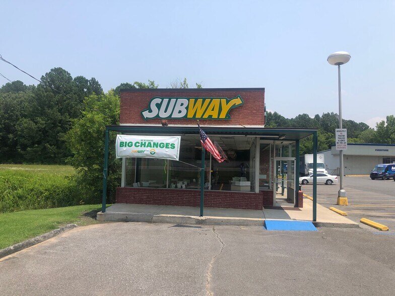 More Photos Of 920 N 3rd Ave, Chatsworth Storefront For Lease