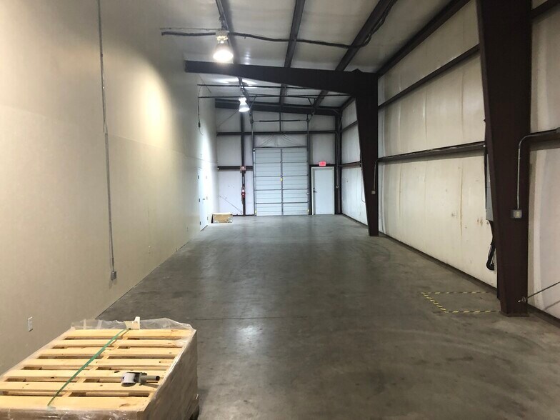 More Photos Of 2500 Commerce Dr, Jonesboro Warehouse For Lease