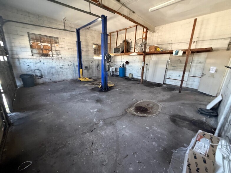 More Photos Of 3960 Silver Star Rd, Orlando Auto Dealership For Sale