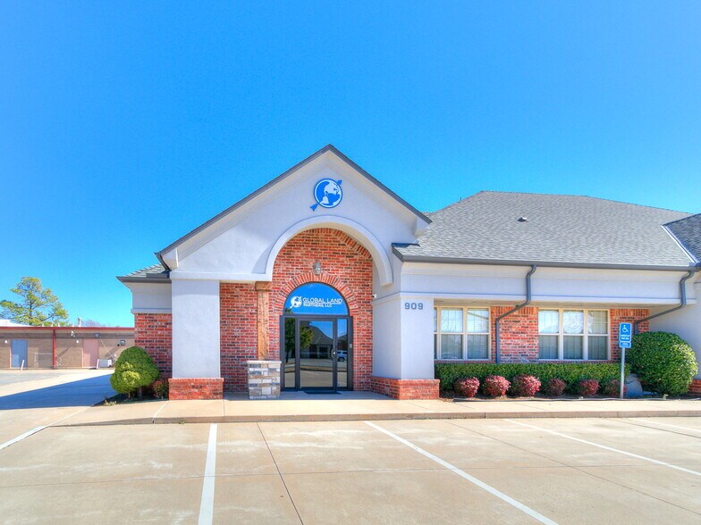 More Photos Of 901-909 Wall St, Norman Office For Lease