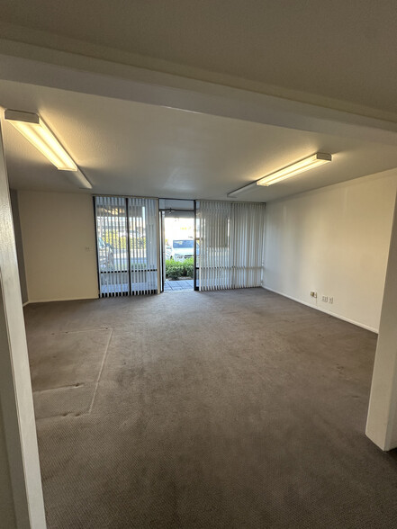 More Photos Of 711 W 17th St, Costa Mesa Warehouse For Sale