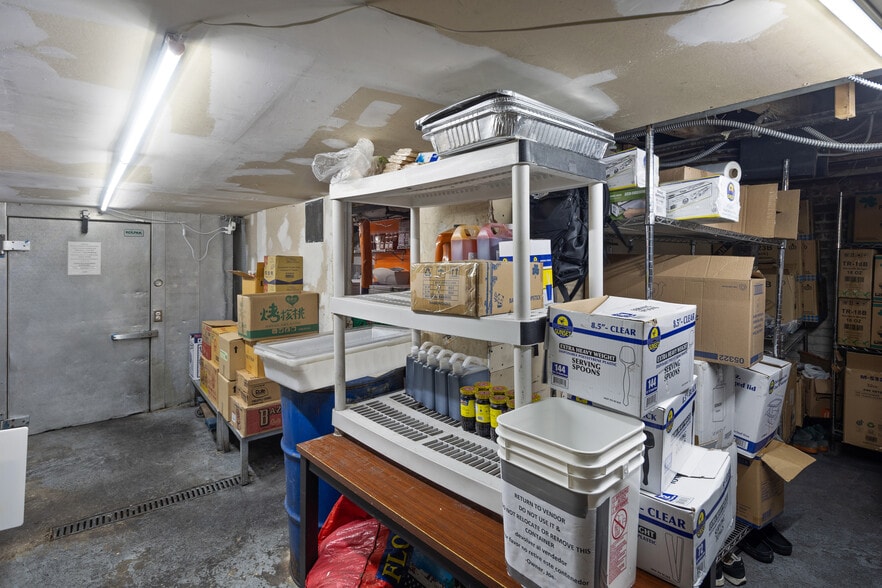 More Photos Of 372 Myrtle Ave, Brooklyn Storefront Retail Residential For Lease