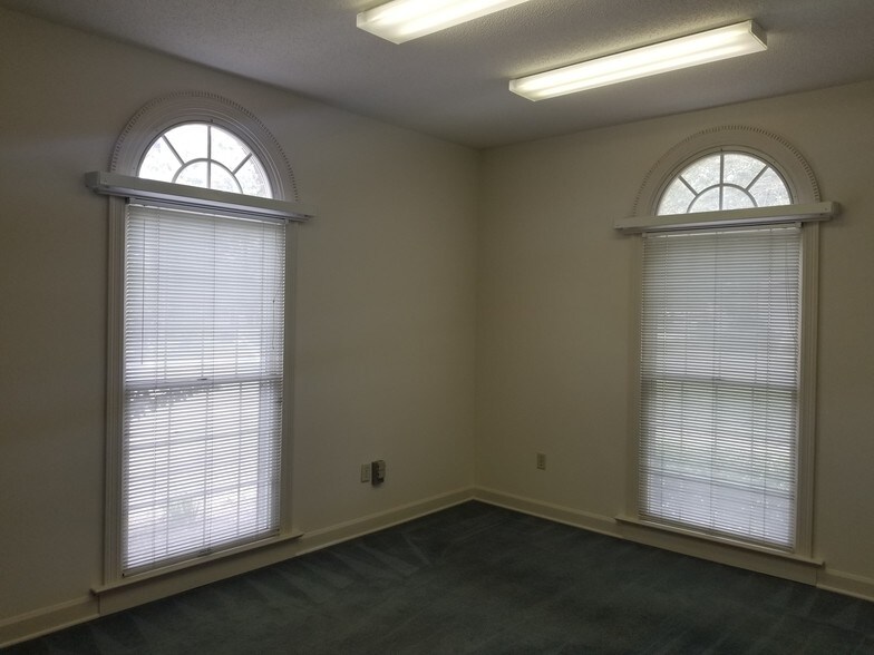 More Photos Of 5 Clifford Dr, Shalimar Office For Sale