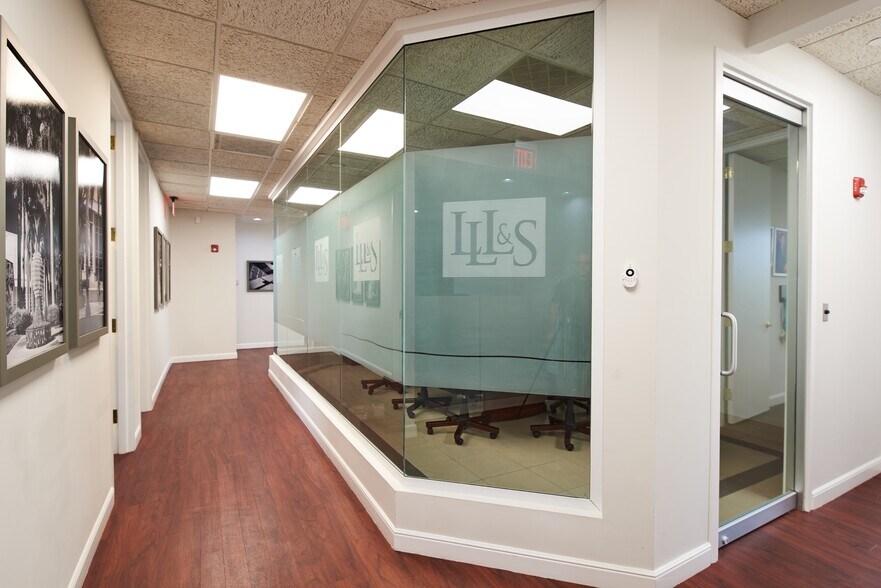 More Photos Of 4800 N Federal Hwy, Boca Raton Unknown For Lease