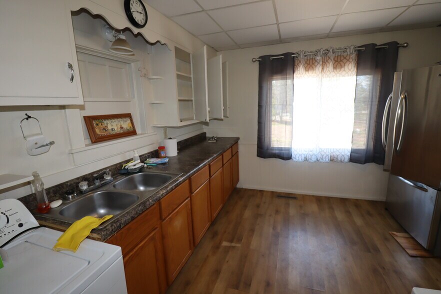 More Photos Of 22195 Highway 63, Grand View Storefront Retail Residential For Sale