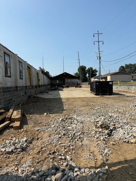More Photos Of 2415 Lusk St, Guntersville Warehouse For Sale