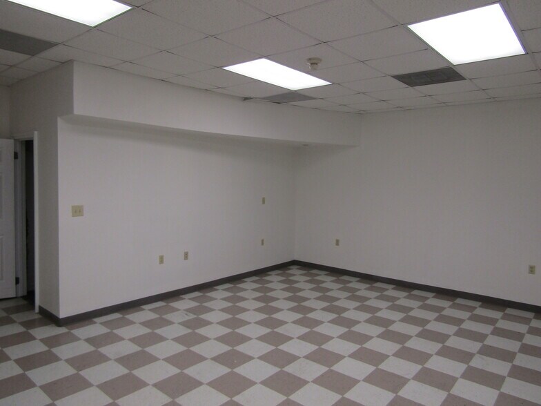 More Photos Of 131 W Main St, New Iberia Storefront For Lease