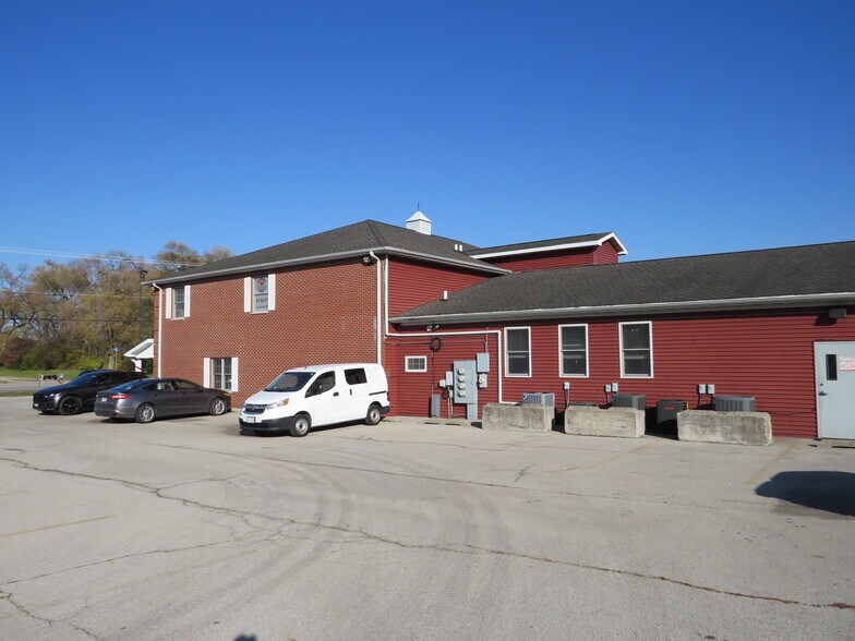 More Photos Of 2585 E Division St, Diamond Storefront Retail Office For Sale