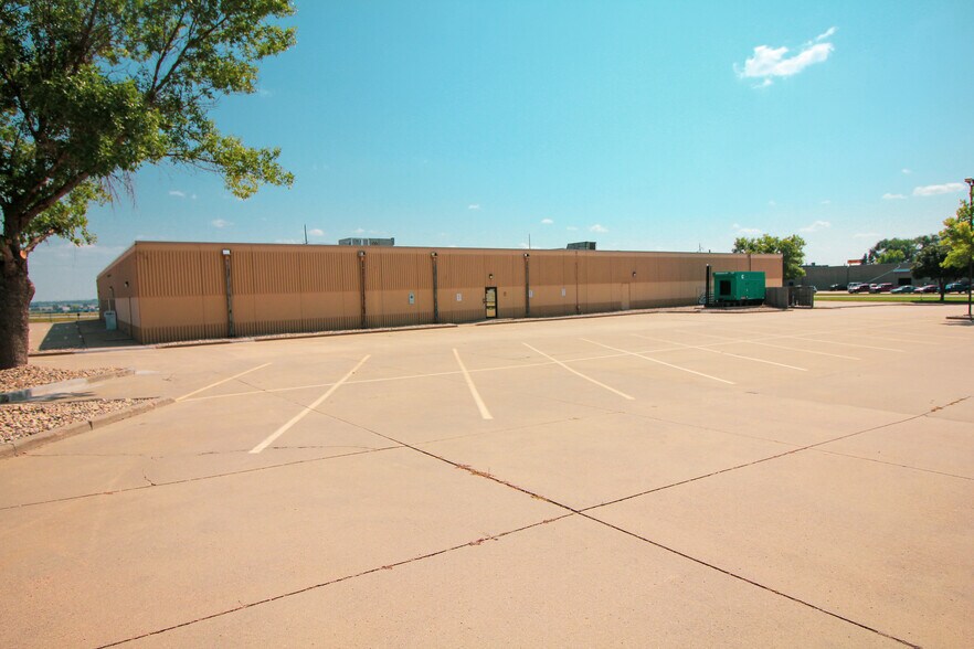 More Photos Of 3401 N Louise Ave, Sioux Falls Flex For Lease