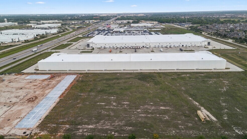 More Photos Of Anserra Trl, Katy Distribution For Lease