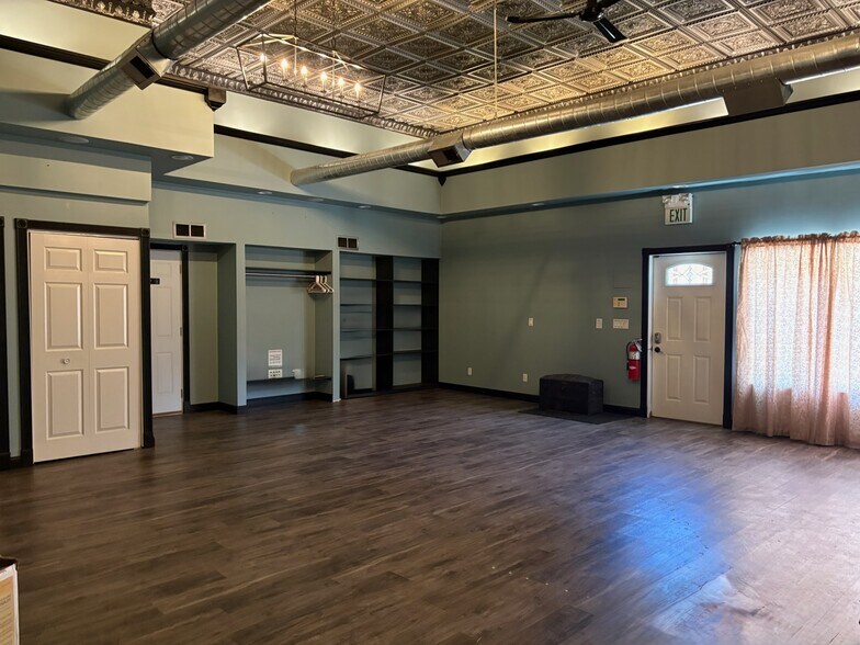 More Photos Of 6662 W Johnson Rd, La Porte Light Distribution For Lease