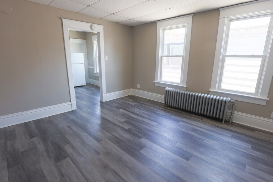 More Photos Of 3700 E Pulaski Ave, Cudahy General Retail For Sale