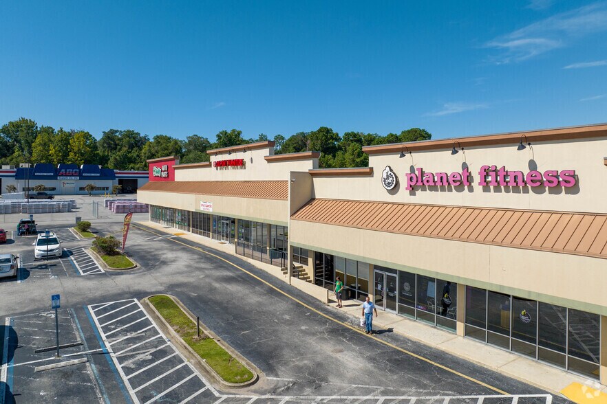 More Photos Of 1980 Wells Rd, Orange Park Freestanding For Lease