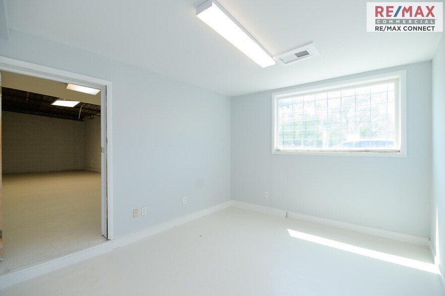 More Photos Of 2850 Cromwell Rd, Norfolk Warehouse For Sale