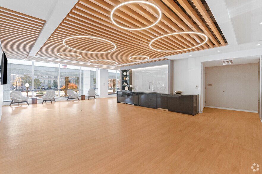 More Photos Of 1331 Pennsylvania Ave NW, Washington Office For Lease