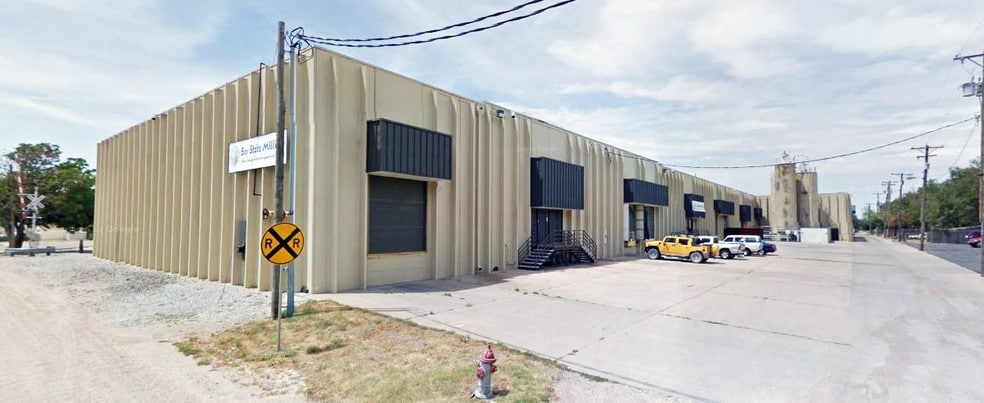 More Photos Of 816 E Funston St, Wichita Warehouse For Lease