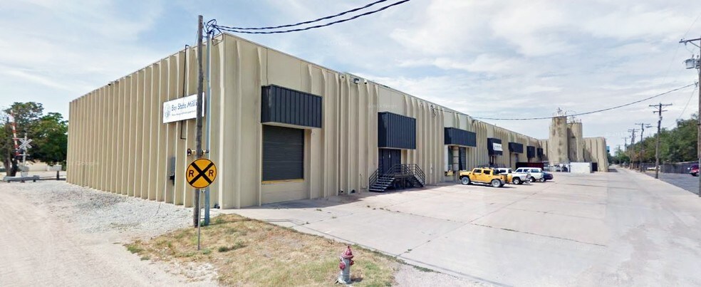 More Photos Of 816 E Funston St, Wichita Warehouse For Lease