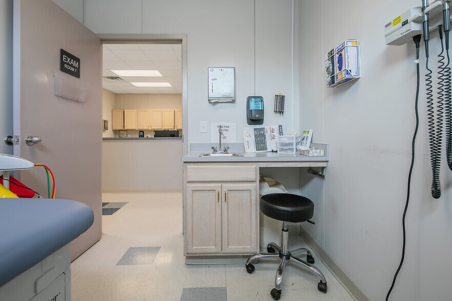 More Photos Of 7 E Duncan St, Lillington Medical For Sale