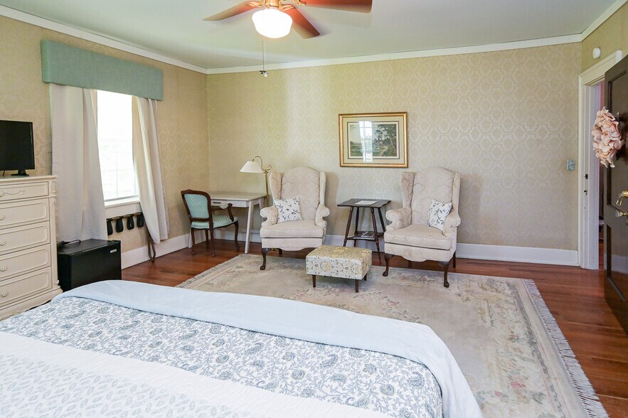More Photos Of 799 Whitthorne St, Shelbyville Hospitality For Sale