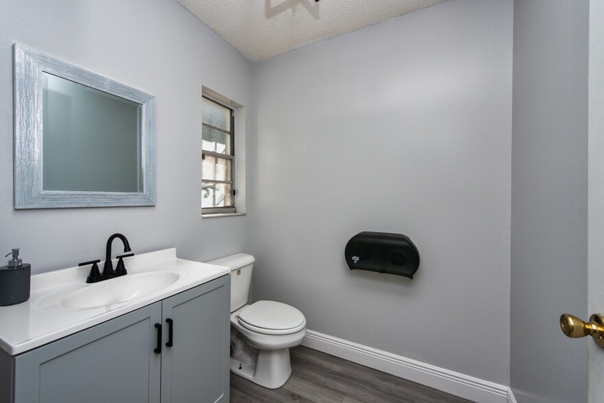 More Photos Of 7408 Commerce St, Riverview General Retail For Lease