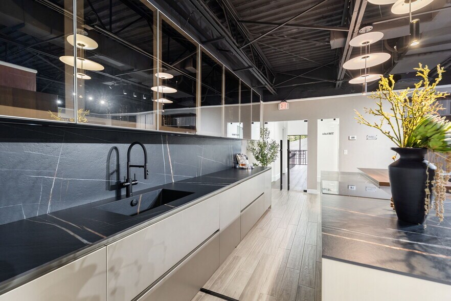 More Photos Of 800 Harbour Dr, Naples Office For Lease