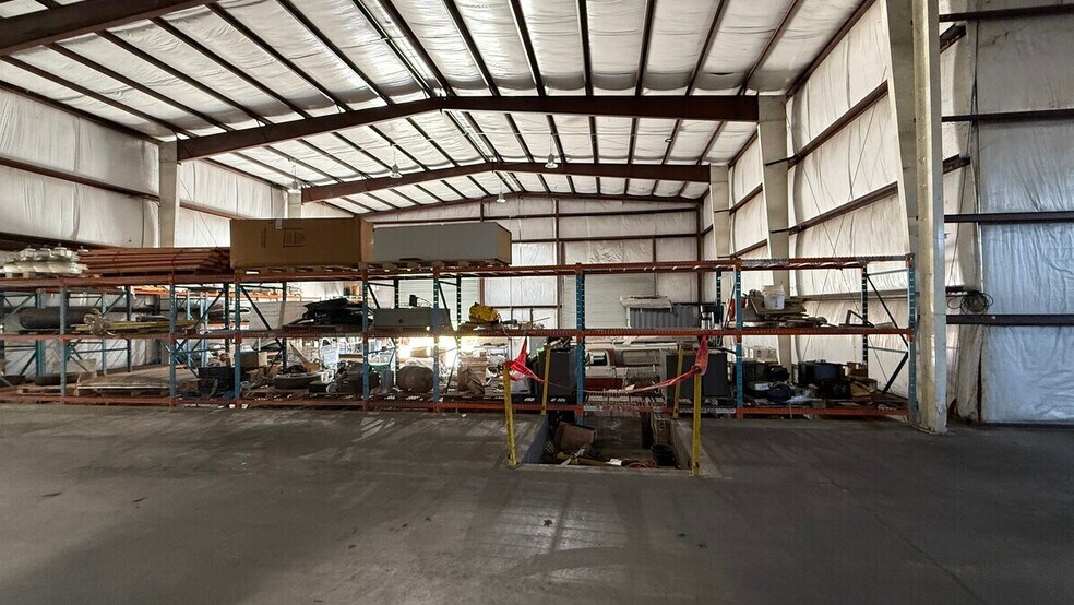 More Photos Of 308 Rogers St, Barnesville Warehouse For Lease