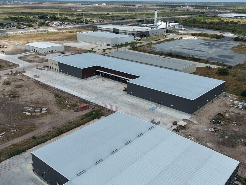 More Photos Of 7205 Industrial Cir, Brownsville Distribution For Sale