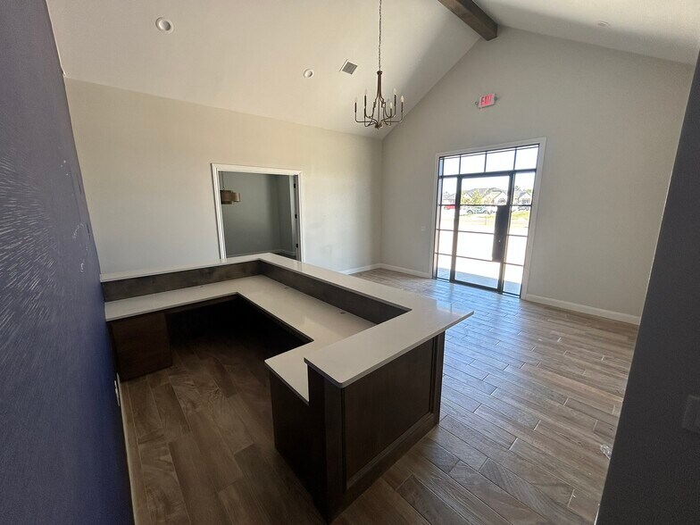 More Photos Of 7469 Pennsylvania Dr, Amarillo Office For Lease