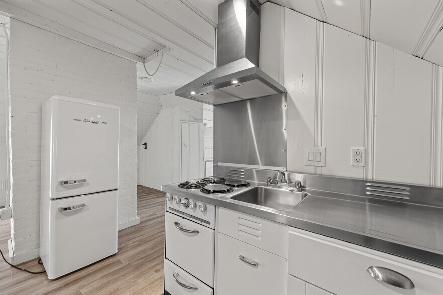 More Photos Of 721 E Main St, Ventura Office Residential For Sale