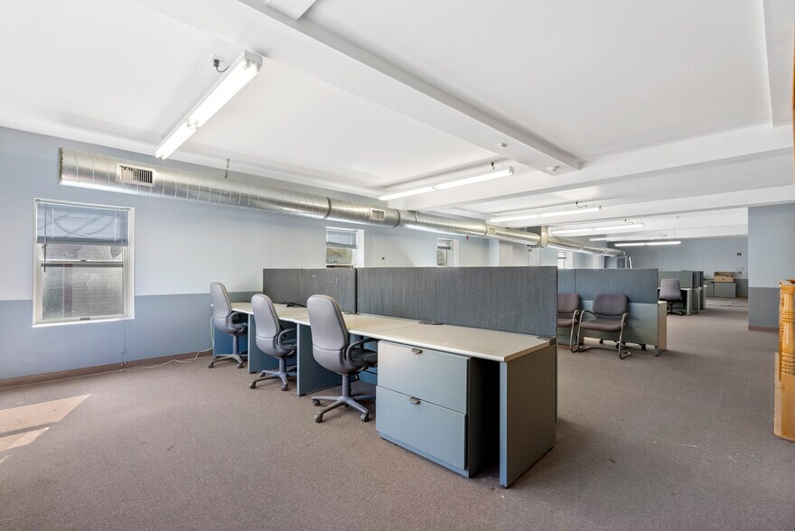 More Photos Of 170-172 Spring St, Newton Office For Sale