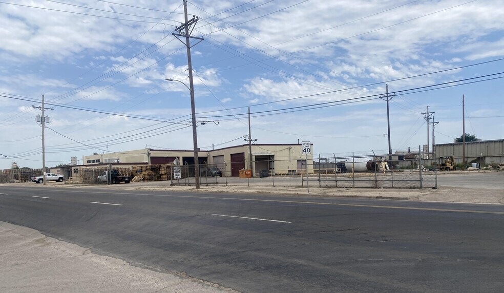 More Photos Of 3333 SE 3rd Ave, Amarillo Warehouse For Lease