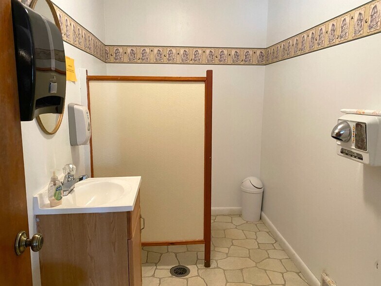 More Photos Of 1640 W US-2, Crystal Falls Restaurant For Sale