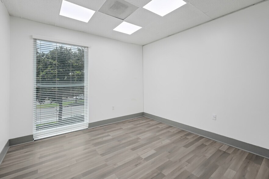 More Photos Of 1124 Blalock Rd, Houston Warehouse For Sale