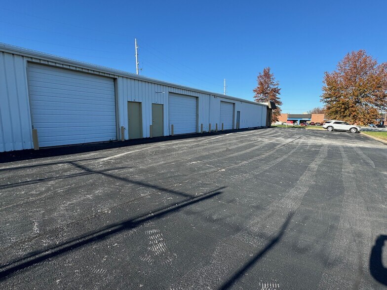More Photos Of 1529 E Spruce St, Olathe Warehouse For Lease