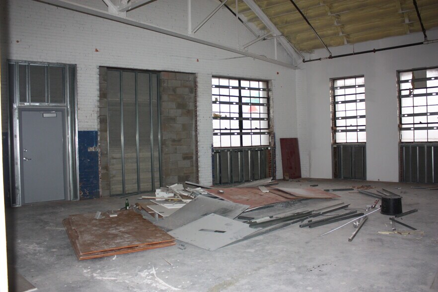 More Photos Of 1737 NW 5th St, Oklahoma City Warehouse For Lease