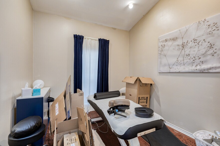 More Photos Of 12335 Hymeadow Dr, Austin Office For Sale