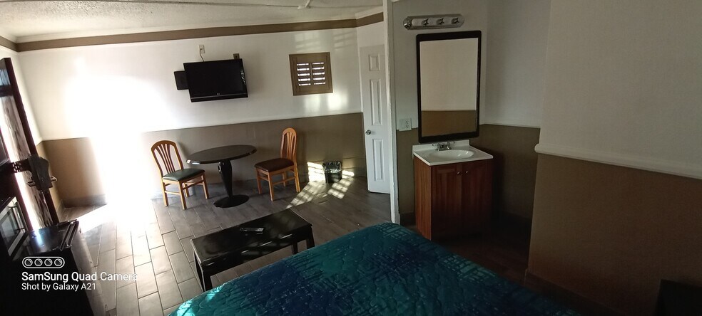 More Photos Of 821 Golden State Ave, Bakersfield Hotel For Sale