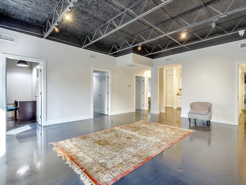 More Photos Of 705 Bond Way, Delray Beach Showroom For Sale