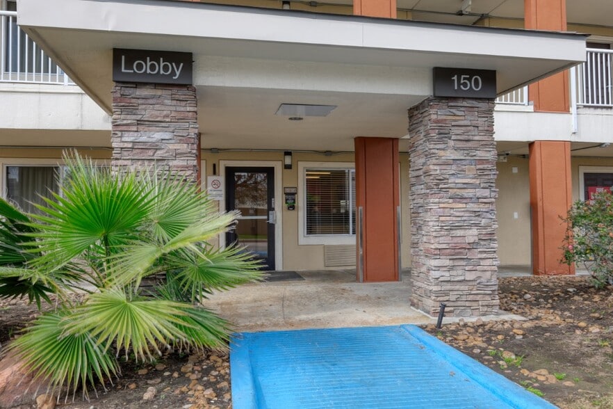 More Photos Of 150 Valley Wood Dr, Spring Hotel For Sale