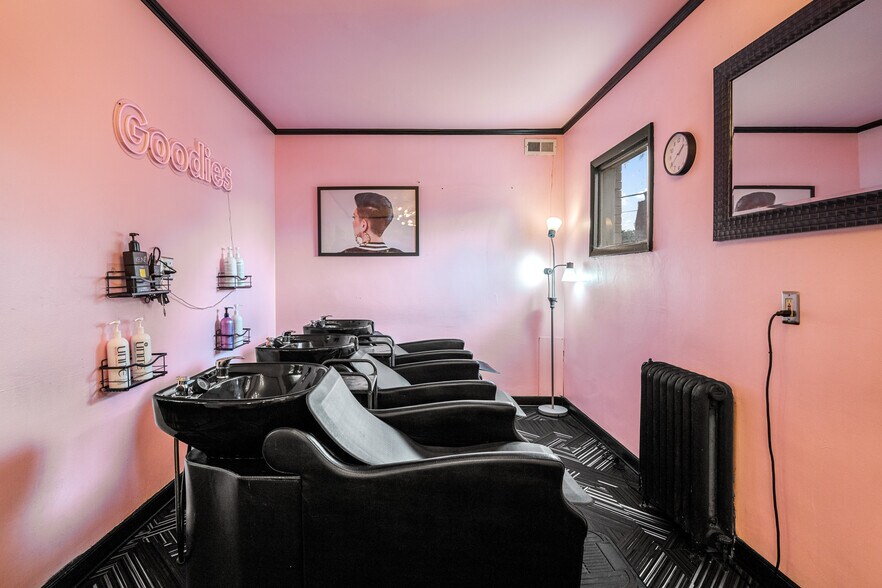 More Photos Of 10 S Crenshaw Ave, Richmond Freestanding For Lease